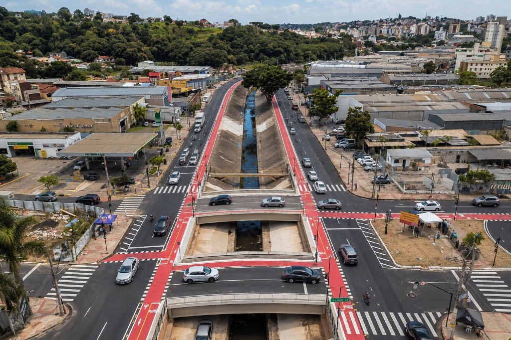Ponte Castelo-Serrano-Santa Terezinha sobre a Avenida Tancredo Neves